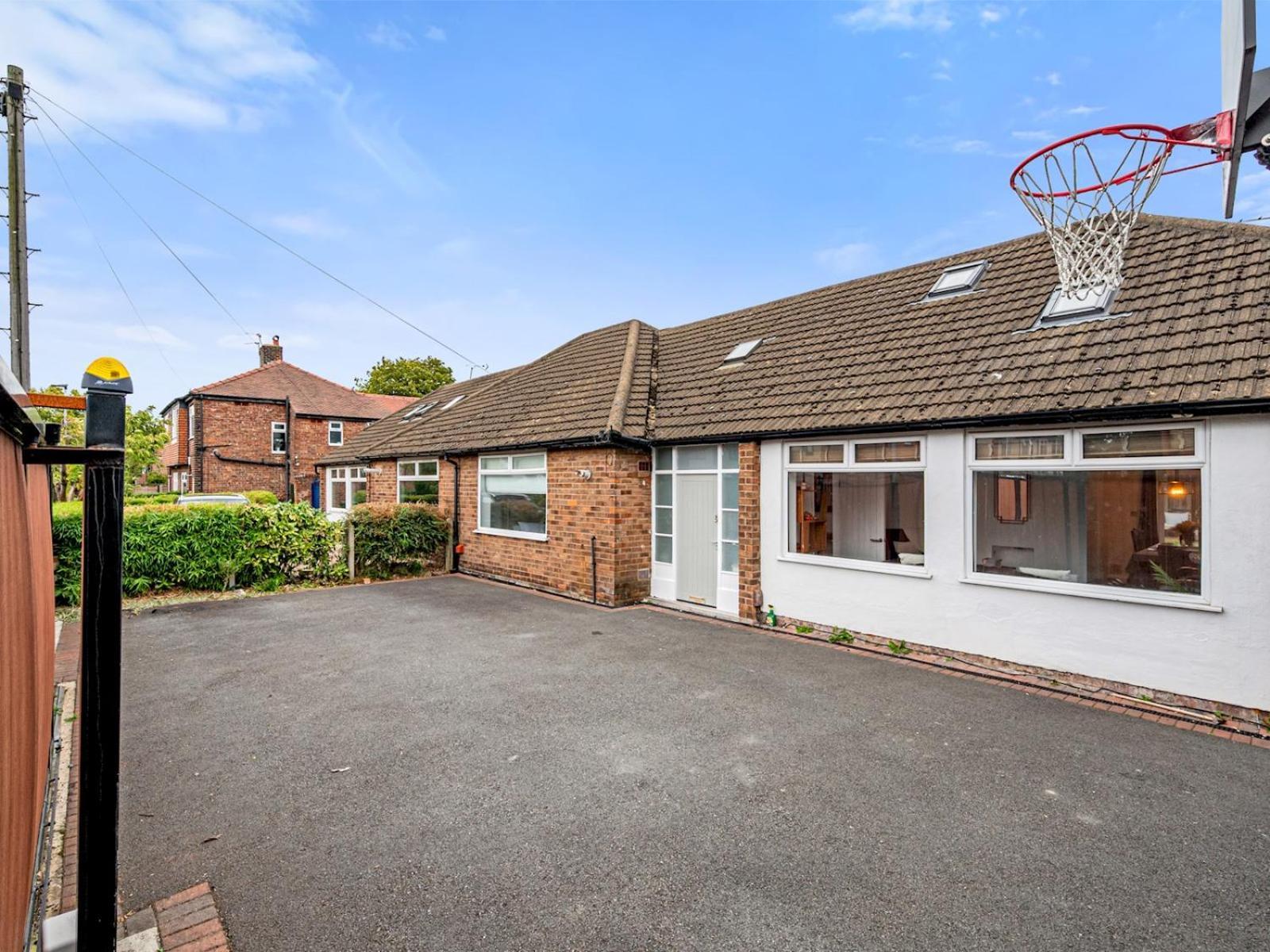 Holiday home Spacious 4 Bed Hidden Gem Pass The Keys