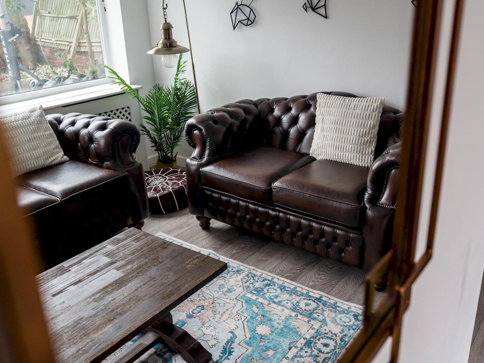 Spacious 4 Bed Hidden Gem Pass The Keys