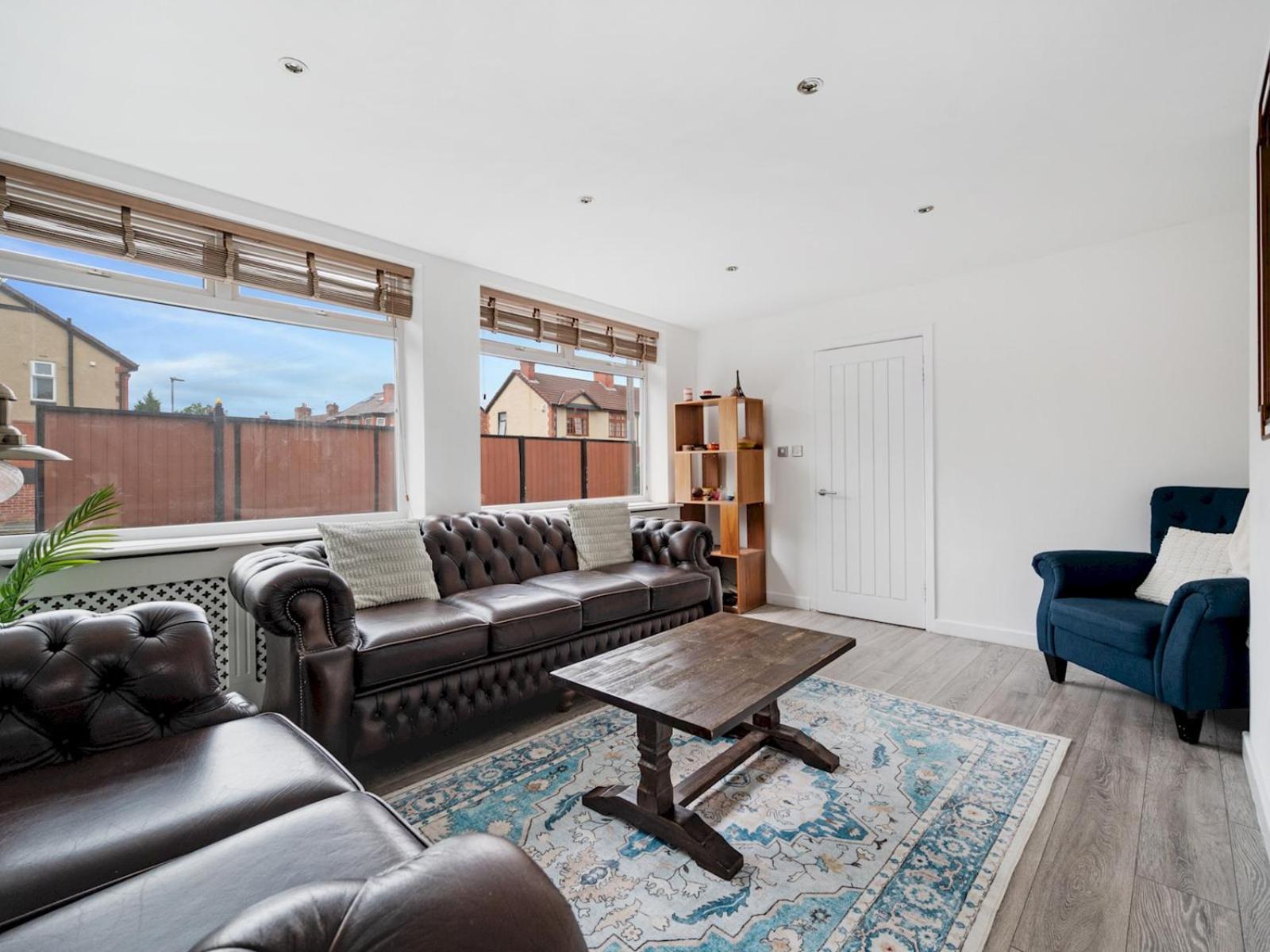 Spacious 4 Bed Hidden Gem Pass The Keys Holiday home Manchester