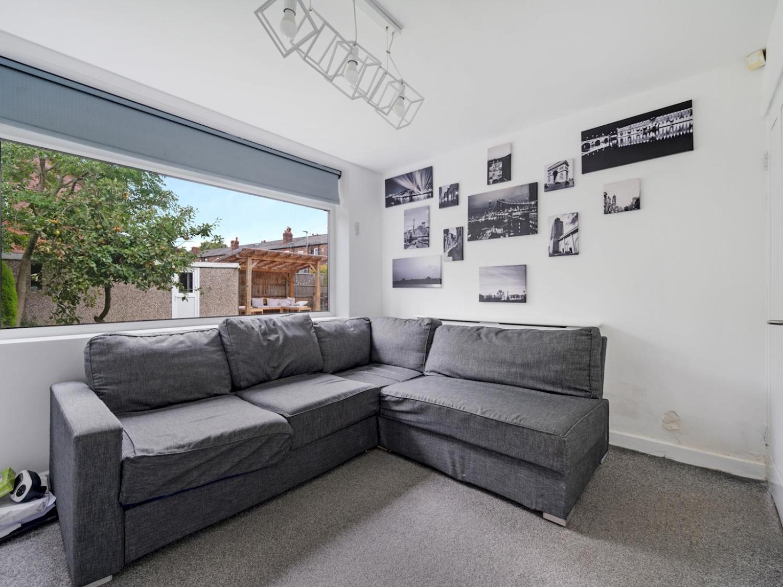 Spacious 4 Bed Hidden Gem Pass The Keys Holiday home